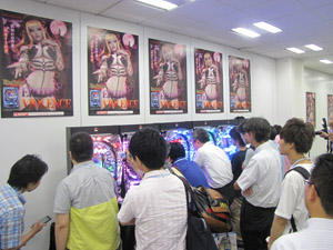 TAKASAGOが「『CRぱちんこ悪魔城ドラキュラ』プレス発表会」を開催！