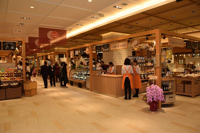 イーグル浅草店01　「まるごとにっぽん」の店内