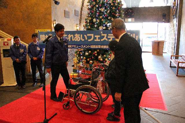 ﾌﾟﾛｰﾊﾞ02　車いす寄贈