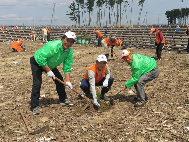 日遊恊1_左から知念理事、谷口副会長、薛社会貢献・環境対策委員長