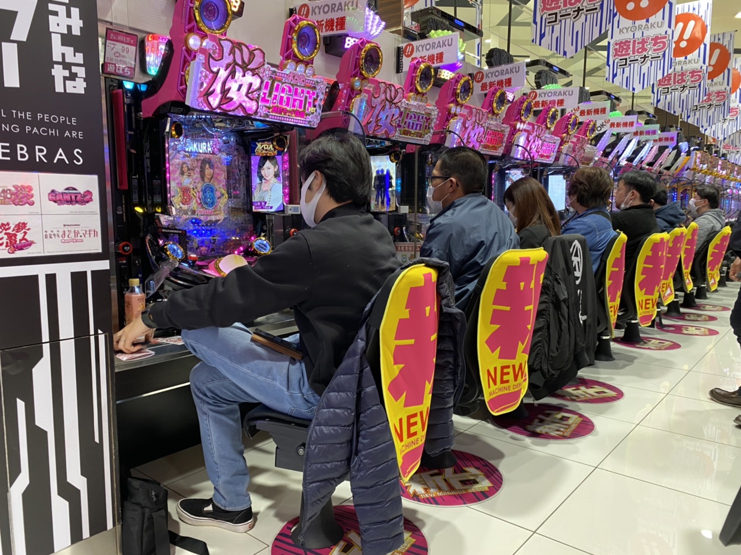 京楽産業．、直営店で「AKB48」の新作を試験導入｜業界最速のパチンコ